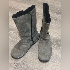 Patagonia size 9 weatherproof sherpa lined suede boots